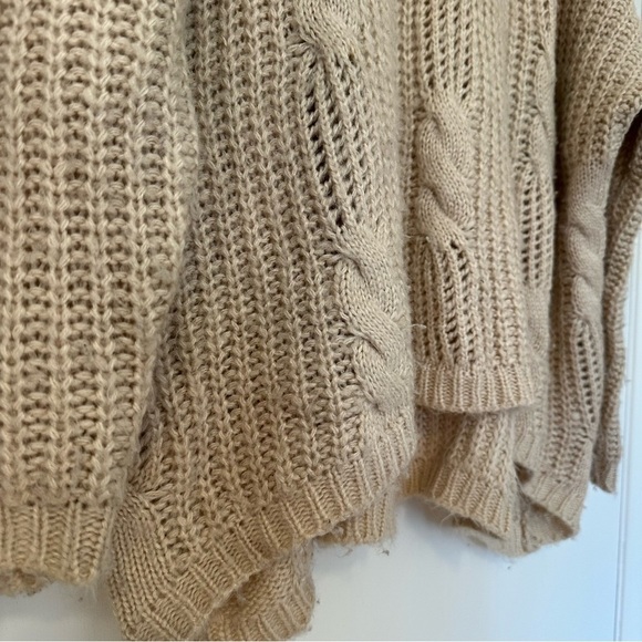 UNIF x Urban Outfitters Women’s Cable Knit Sweater Relaxed Fit Cream Size Small - Picture 5 of 9